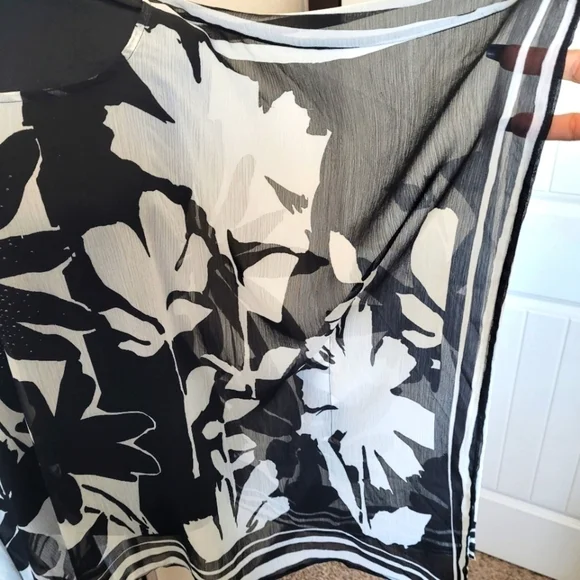 Laura Ashley Sheer black & white Floral Blouse - Picture 5 of 7